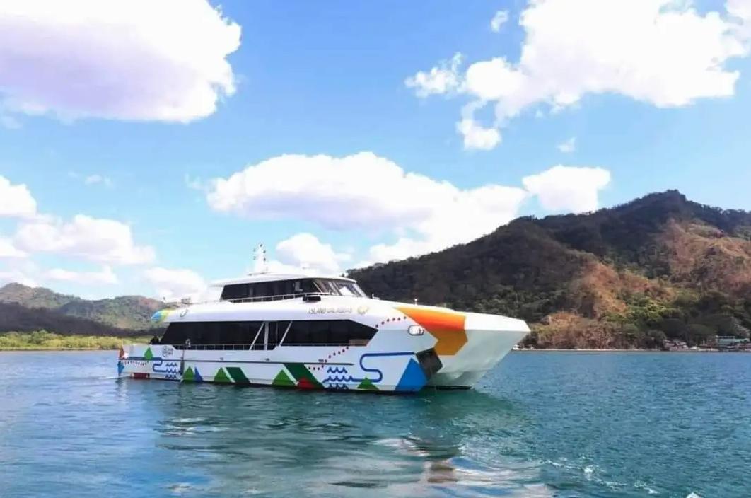 ferry-to-puerto-galera.jpeg